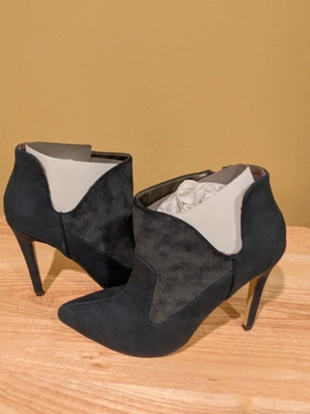 Pointed-toe ankle bootie